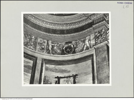 Vorderseite von Sopr. BAS ROMA [https://www.deutsche-digitale-bibliothek.de/content/lizenzen/rv-ez/] KapellenausmalungIllusionistischer Fries mit Wappen von Kardinal Enckenvoirt und Putten - , bh530312_recto. Foto.