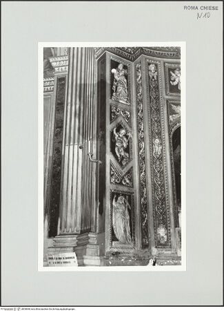 Vorderseite von Sopr. BAS ROMA [https://www.deutsche-digitale-bibliothek.de/content/lizenzen/rv-ez/] KapellenausstattungPilasterdekoration mit Caritas und Fides - , bh530848_recto. Foto.