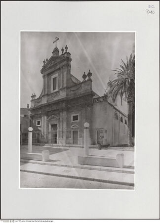 Vorderseite von unbekannt [https://www.deutsche-digitale-bibliothek.de/content/lizenzen/rv-ez/] Chiesa Madre - Fassade und rechte Seite (Schrägansicht von Südosten), bh531621_recto. Foto: Gloc, Jan.