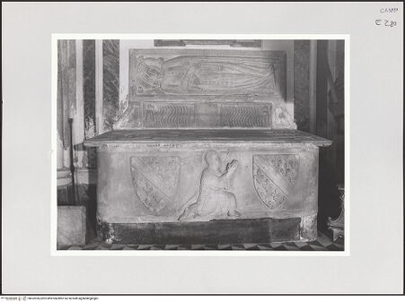 Vorderseite von Sopr. BAS NA [https://www.deutsche-digitale-bibliothek.de/content/lizenzen/rv-ez/] Grabmal Filomarino - Gesamtansicht, bh532020_recto. Foto.