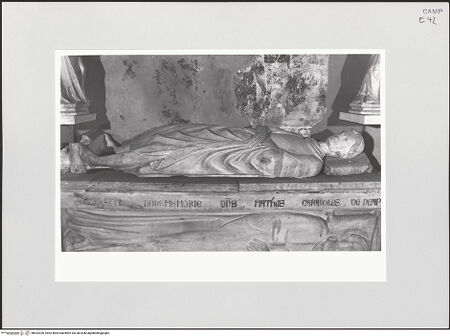 Vorderseite von Sopr. BAS NA [https://www.deutsche-digitale-bibliothek.de/content/lizenzen/rv-ez/] Grabmäler der Familie CaraccioloGisant eines unbekannten Mannes - Gesamtansicht, bh532026_recto. Foto.