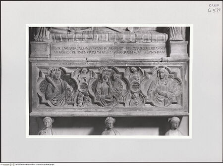 Vorderseite von Sopr. BAS NA [https://www.deutsche-digitale-bibliothek.de/content/lizenzen/rv-ez/] Grabmal des Antonio Carafa, genannt Malizia (gest. 1438) - Gesamtansicht, bh532029_recto. Foto.