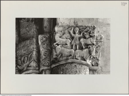 Vorderseite von Hirmer [https://www.deutsche-digitale-bibliothek.de/content/lizenzen/rv-ez/] Kapitell mit Jagd - Teilansicht, bh532094_recto. Foto.