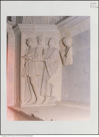 Vorderseite von Sopr. BAS NA [https://www.deutsche-digitale-bibliothek.de/content/lizenzen/rv-ez/] Triumphbogen Alfonsos VPlastische Dekoration mit dem Relief der Krönung von Ferdinand I.Krönung von Ferdinand I.Das Gefolge Ferdinands - Linke Gruppe, bh532263_recto. Foto.