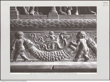 Vorderseite von Alinari [https://www.deutsche-digitale-bibliothek.de/content/lizenzen/rv-ez/] Triumphbogen Alfonsos VRechter Sockel - Linke Seite: Festonfries, Detail mit Schlangenwagen, bh532266_recto. Foto.