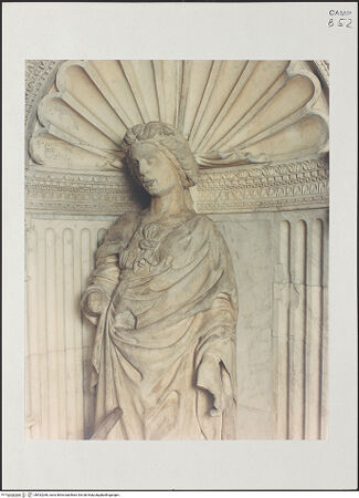 Vorderseite von Sopr. BAS NA [https://www.deutsche-digitale-bibliothek.de/content/lizenzen/rv-ez/] Triumphbogen Alfonsos VJustitia - Oberkörper von rechts, bh532268_recto. Foto.