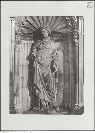 Vorderseite von Sopr. BAS NA [https://www.deutsche-digitale-bibliothek.de/content/lizenzen/rv-ez/] Triumphbogen Alfonsos VJustitia - Gesamtansicht, bh532269_recto. Foto.