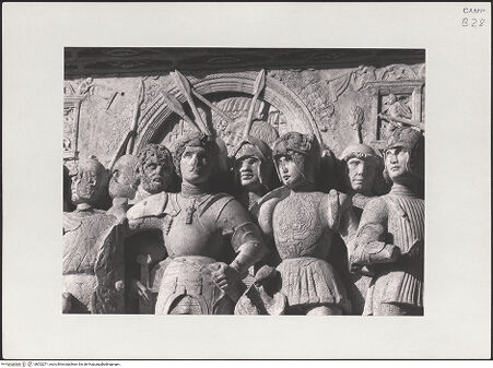 Vorderseite von unbekannt [https://www.deutsche-digitale-bibliothek.de/content/lizenzen/rv-fz/] Triumphbogen Alfonsos VFerdinand als Anführer der aragonesischen Armee - Mittlere Figurengruppe, Detail, bh532271_recto. Foto.