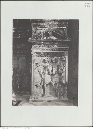 Vorderseite von unbekannt [https://www.deutsche-digitale-bibliothek.de/content/lizenzen/rv-fz/] Triumphbogen Alfonsos VTriumphaler Einzug Alfons V. in NeapelBerittene Bläser und Trommler - Rechte Ädikula, bh532272_recto. Foto.