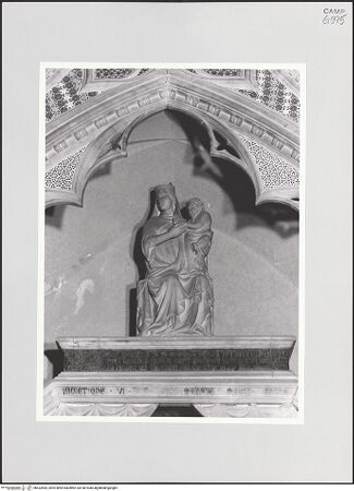 Vorderseite von Sopr. BAS NA [https://www.deutsche-digitale-bibliothek.de/content/lizenzen/rv-ez/] Grabmal der Königin Maria von Ungarn - Madonna, bh532465_recto. Foto.