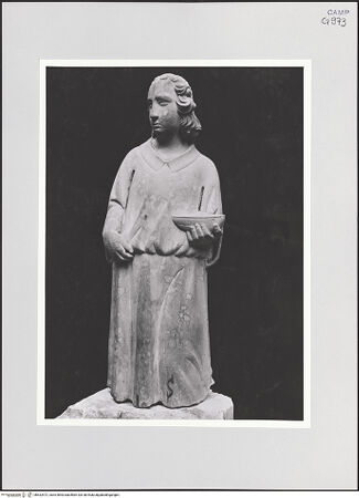 Vorderseite von Sopr. BAS NA [https://www.deutsche-digitale-bibliothek.de/content/lizenzen/rv-ez/] Grabmal der Königin Maria von Ungarn - Assistenzfigur mit Schale und beschädigtem Attribut, bh532472_recto. Foto.