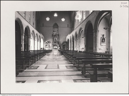 Vorderseite von Pedicini, Luciano [https://www.deutsche-digitale-bibliothek.de/content/lizenzen/rv-ez/] Santa Chiara - Gesamtansicht zum Chor hin, bh532506_recto. Foto: Pedicini, Luciano.