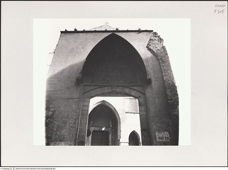 Vorderseite von Pedicini, Luciano [https://www.deutsche-digitale-bibliothek.de/content/lizenzen/rv-ez/] Santa ChiaraTor des Klosters - Teilansicht, bh532510_recto. Foto: Pedicini, Luciano.