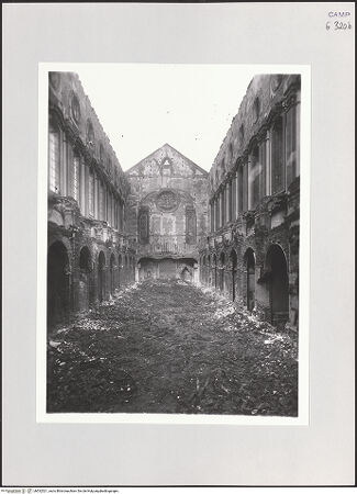 Vorderseite von Sopr. BAS NA [https://www.deutsche-digitale-bibliothek.de/content/lizenzen/rv-ez/] Santa Chiara - Gesamtansicht zum Eingang hin (nach Bombardierung 1943), bh532521_recto. Foto.