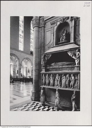 Vorderseite von Pedicini, Luciano [https://www.deutsche-digitale-bibliothek.de/content/lizenzen/rv-ez/] Grabmal des Raimondo del Balzo (gest. 1375) - Gesamtansicht, bh532535_recto. Foto: Pedicini, Luciano.