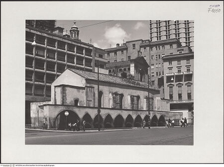 Vorderseite von Pedicini, Luciano [https://www.deutsche-digitale-bibliothek.de/content/lizenzen/rv-fz/] Santa Maria Incoronata - Außenansicht von Südosten, bh532566_recto. Foto: Pedicini, Luciano.