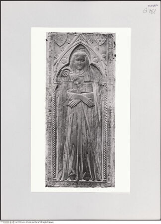 Vorderseite von Pedicini, Luciano [https://www.deutsche-digitale-bibliothek.de/content/lizenzen/rv-ez/] Grabplatte einer Äbtissin - Gesamtansicht, bh532588_recto. Foto.