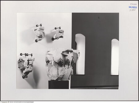 Vorderseite von Pedicini, Luciano [https://www.deutsche-digitale-bibliothek.de/content/lizenzen/rv-ez/] Kapitelle des Hochaltarziboriums - Gesamtansicht, bh532607_recto. Foto: Pedicini, Luciano.