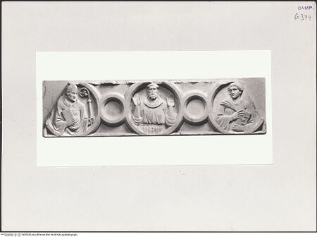 Vorderseite von Pedicini, Luciano [https://www.deutsche-digitale-bibliothek.de/content/lizenzen/rv-ez/] Sarkophagrelief - Frontplatte: Heilige Ludwig von Toulouse, Franz von Assisi und Stephan(?), bh532642_recto. Foto: Pedicini, Luciano.