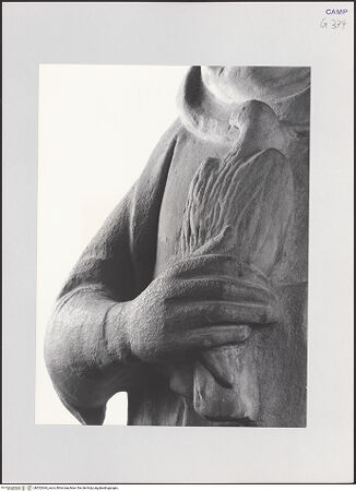 Vorderseite von Pedicini, Luciano [https://www.deutsche-digitale-bibliothek.de/content/lizenzen/rv-ez/] Mann mit Falke - Detail: Falke, bh532644_recto. Foto: Pedicini, Luciano.