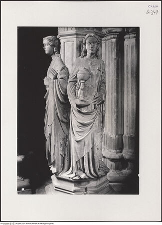 Vorderseite von Pedicini, Luciano [https://www.deutsche-digitale-bibliothek.de/content/lizenzen/rv-ez/] Grabmal des Königs Robert I.Untere Hälfte: Karyatiden, Sarkophag und GrabkammerLinker Pfeiler mit Tugenden - Fides, bh532697_recto. Foto: Pedicini, Luciano.