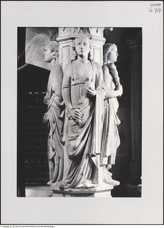 Vorderseite von Pedicini, Luciano [https://www.deutsche-digitale-bibliothek.de/content/lizenzen/rv-ez/] Grabmal des Königs Robert I.Untere Hälfte: Karyatiden, Sarkophag und GrabkammerRechter Pfeiler mit Tugenden - Iustitia, bh532700_recto. Foto: Pedicini, Luciano.