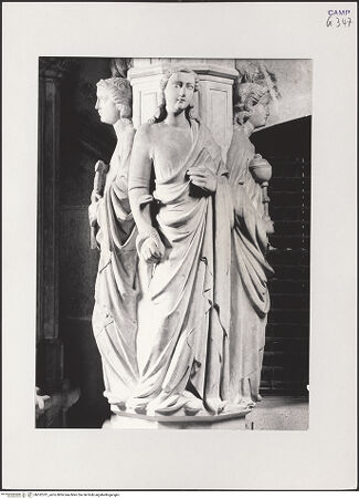 Vorderseite von Pedicini, Luciano [https://www.deutsche-digitale-bibliothek.de/content/lizenzen/rv-ez/] Grabmal des Königs Robert I.Untere Hälfte: Karyatiden, Sarkophag und GrabkammerLinker Pfeiler mit Tugenden - Prudentia, bh532701_recto. Foto: Pedicini, Luciano.