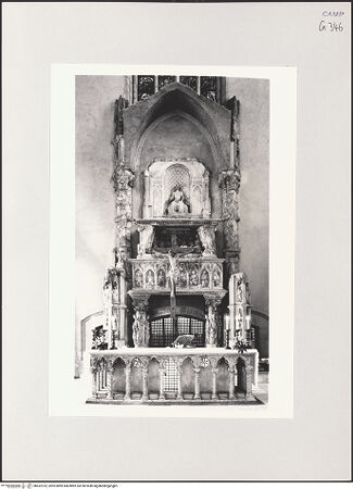 Vorderseite von Pedicini, Luciano [https://www.deutsche-digitale-bibliothek.de/content/lizenzen/rv-ez/] Grabmal des Königs Robert I. - Gesamtansicht frontal (nach Bombentreffer 1943), bh532702_recto. Foto: Pedicini, Luciano.