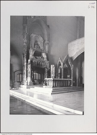 Vorderseite von Pedicini, Luciano [https://www.deutsche-digitale-bibliothek.de/content/lizenzen/rv-ez/] Grabmal des Königs Robert I. - Gesamtansicht mit Hochaltar von links (nach Bombentreffer 1943), bh532703_recto. Foto: Pedicini, Luciano.