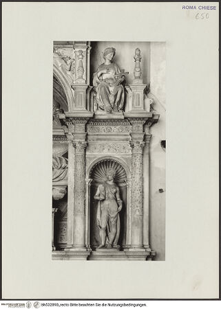 Vorderseite von Hirmer Fotoarchiv [https://rightsstatements.org/page/CNE/1.0/] Grabmal des Kardinals Girolamo Basso della Rovere, (gestorben 1507) - Rechte Achse, bh532893_recto. Foto.