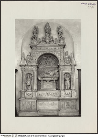 Vorderseite von Hirmer Fotoarchiv [https://rightsstatements.org/page/CNE/1.0/] Grabmal des Kardinals Girolamo Basso della Rovere, (gestorben 1507) - Gesamtansicht, bh532894_recto. Foto.