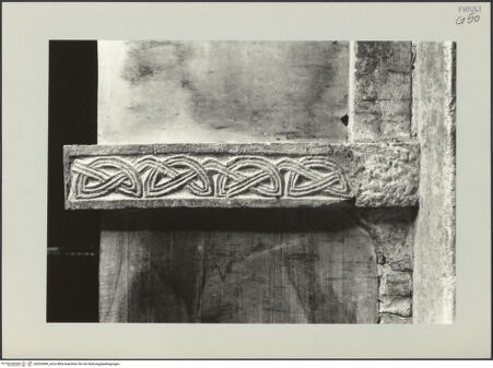 Vorderseite von Böhm [https://www.deutsche-digitale-bibliothek.de/content/lizenzen/rv-ez/] Pilaster mit Flechtwerk - Gesamtansicht, bh533489_recto. Foto: Böhm, Osvaldo.