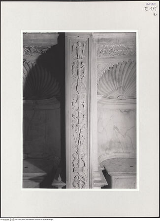 Vorderseite von Sopr. BAS NA [https://www.deutsche-digitale-bibliothek.de/content/lizenzen/rv-ez/] Dekoration der WändeWandpfeiler - Wandpfeiler 4, Teilansicht, bh533864_recto. Foto.