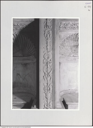 Vorderseite von Sopr. BAS NA [https://www.deutsche-digitale-bibliothek.de/content/lizenzen/rv-ez/] Dekoration der WändeWandpfeiler - Wandpfeiler 3, Teilansicht, bh533873_recto. Foto.