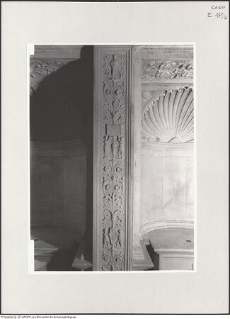 Vorderseite von Sopr. BAS NA [https://www.deutsche-digitale-bibliothek.de/content/lizenzen/rv-ez/] Dekoration der WändeWandpfeiler - Wandpfeiler 1, Teilansicht, bh533874_recto. Foto.