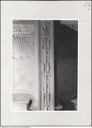 Vorderseite von Sopr. BAS NA [https://www.deutsche-digitale-bibliothek.de/content/lizenzen/rv-ez/] Dekoration der WändeWandpfeiler - Wandpfeiler 2, Teilansicht, bh533875_recto. Foto.