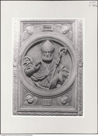 Vorderseite von Sopr. BAS NA [https://www.deutsche-digitale-bibliothek.de/content/lizenzen/rv-ez/] DeckenkassettierungArpinus von Neapel - Detail, Arpinus, bh533912_recto. Foto.