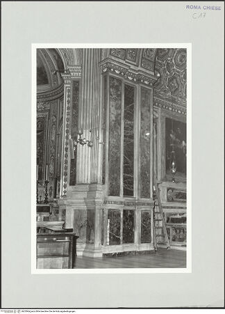 Vorderseite von Sopr. BAS ROMA [https://www.deutsche-digitale-bibliothek.de/content/lizenzen/rv-ez/] Santa Maria di Loreto - Chor, Knickpilaster und Chorbogen, bh533964_recto. Foto.