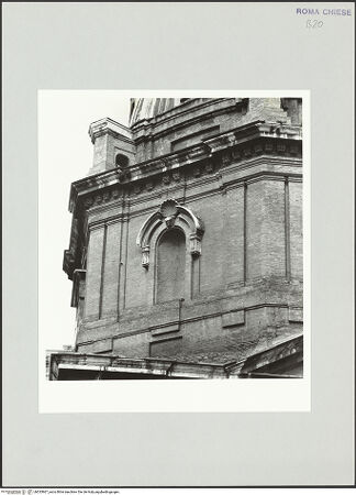 Vorderseite von Sopr. BAS ROMA [https://www.deutsche-digitale-bibliothek.de/content/lizenzen/rv-ez/] Santa Maria di Loreto - Tambour, Detail mit leerer Nische, bh533967_recto. Foto.