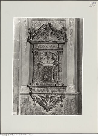 Vorderseite von Foto Marburg [https://www.deutsche-digitale-bibliothek.de/content/lizenzen/rv-ez/] Tabernakel des heiligen Salböls - Gesamtansicht, bh534206_recto. Foto: Gloc, Jan.