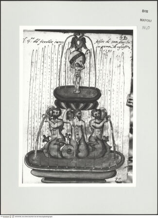 Vorderseite von Bibliotheca Hertziana [http://creativecommons.org/publicdomain/mark/1.0/] Scritti e disegniBrunnen mit Tritonen sowie Atlas auf der oberen Brunnenschale, bekrönt von einem Doppeladler - , bh534358_recto. Foto: D'Onofrio, Cesare.