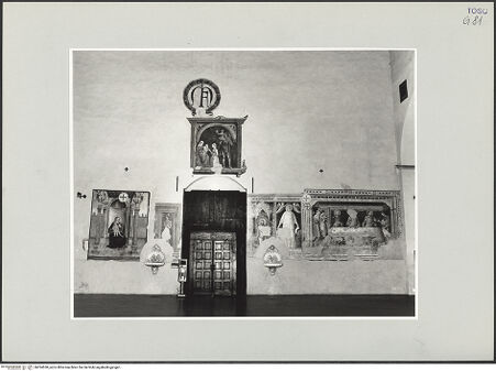 Vorderseite von Foto Marburg [https://www.deutsche-digitale-bibliothek.de/content/lizenzen/rv-ez/] Votivbilder - Gesamtansicht der Innenfassade, bh534530_recto. Foto: Gloc, Jan.