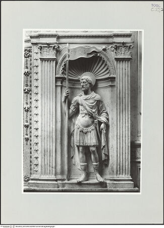 Vorderseite von Vasari [https://www.deutsche-digitale-bibliothek.de/content/lizenzen/rv-ez/] Piccolomini-AltarAltarnischeRetabel mit Heiligenstatuen - Nische rechts unten: Heiliger Eustachius, bh534595_recto. Foto.