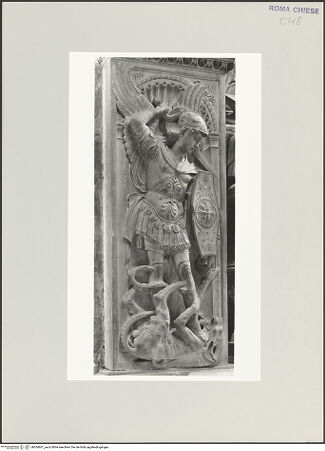 Vorderseite von Vasari [https://www.deutsche-digitale-bibliothek.de/content/lizenzen/rv-ez/] Grabmal des Kardinals Louis d'Albret (auch: Ludovico de Lebretto, +1465)Linkes Pilasterpostament: Erzengel Michael - Ansicht von links, bh534601_recto. Foto.
