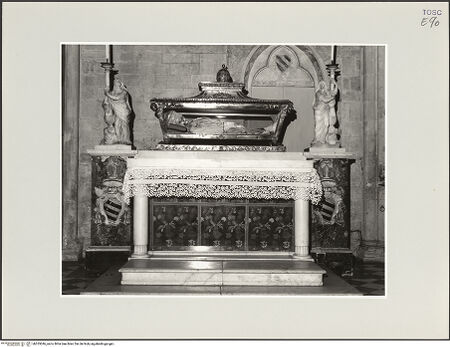 Vorderseite von Foto Marburg [https://www.deutsche-digitale-bibliothek.de/content/lizenzen/rv-ez/] Altar und Schrein des heiligen Papstes Gregor X. - Gesamtansicht, bh535046_recto. Foto: Gloc, Jan.