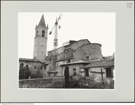 Vorderseite von Foto Marburg [https://www.deutsche-digitale-bibliothek.de/content/lizenzen/rv-ez/] Sant'Agostino - Südostansicht der Kirche, Campanile, Teile der Klostergebäude, bh535065_recto. Foto: Gloc, Jan.
