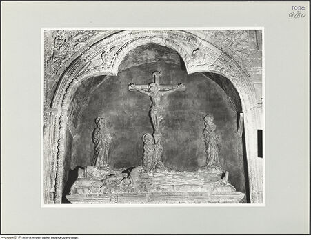 Vorderseite von Foto Marburg [https://www.deutsche-digitale-bibliothek.de/content/lizenzen/rv-ez/] Grabmal des Francesco Roselli (gest. 1430)Kreuzigungsgruppe - Gesamtansicht, bh535103_recto. Foto: Haag, Paul.