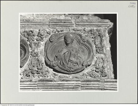 Vorderseite von Foto Marburg [https://www.deutsche-digitale-bibliothek.de/content/lizenzen/rv-ez/] Grabmal des Francesco Roselli (gest. 1430) - Rechte Portraitbüste, bh535104_recto. Foto: Haag, Paul.