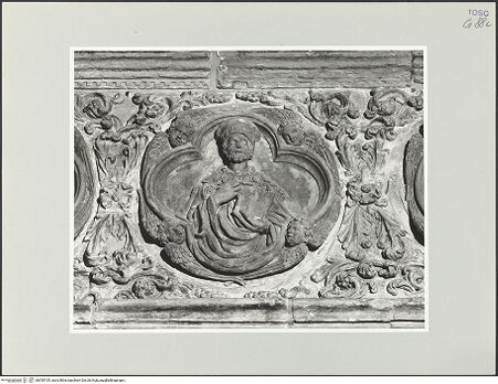 Vorderseite von Foto Marburg [https://www.deutsche-digitale-bibliothek.de/content/lizenzen/rv-ez/] Grabmal des Francesco Roselli (gest. 1430) - Mittlere Portraitbüste, bh535105_recto. Foto: Haag, Paul.