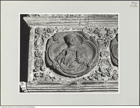 Vorderseite von Foto Marburg [https://www.deutsche-digitale-bibliothek.de/content/lizenzen/rv-ez/] Grabmal des Francesco Roselli (gest. 1430) - Linke Portraitbüste, bh535106_recto. Foto: Haag, Paul.